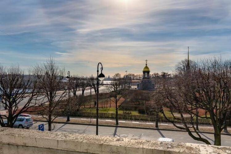 Sutki Rent (Сутки Рент) с видом на Петропавловку