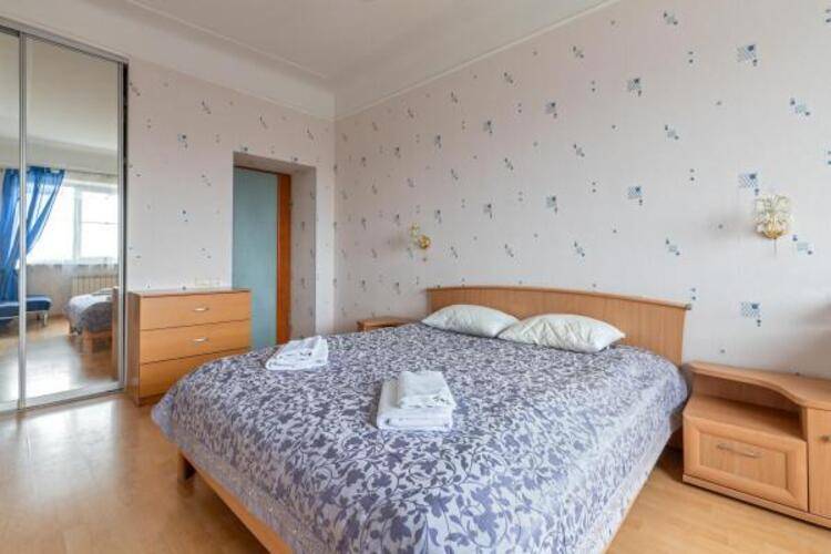 Sutki Rent (Сутки Рент) с видом на Петропавловку