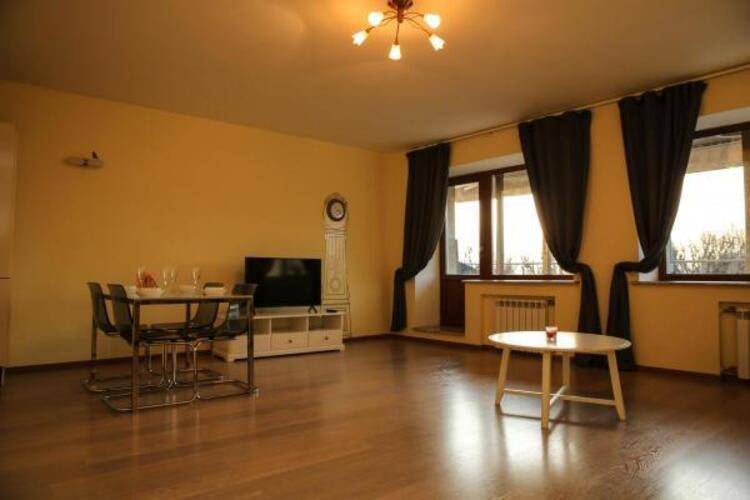 Sutki Rent (Сутки Рент) с видом на Петропавловку