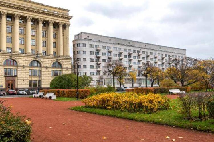 Sutki Rent (Сутки Рент) с видом на Петропавловку