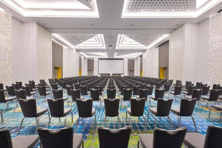 Radisson Red Dubai Silicon Oasis