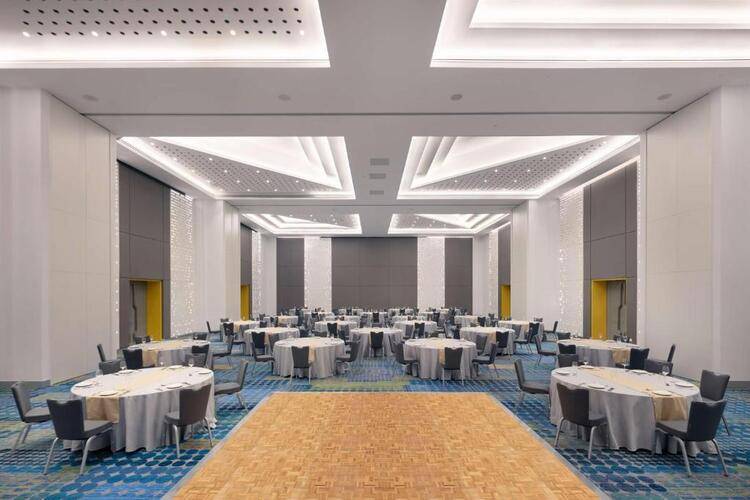 Radisson Red Dubai Silicon Oasis