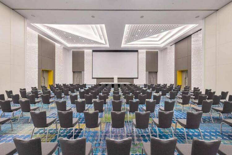 Radisson Red Dubai Silicon Oasis