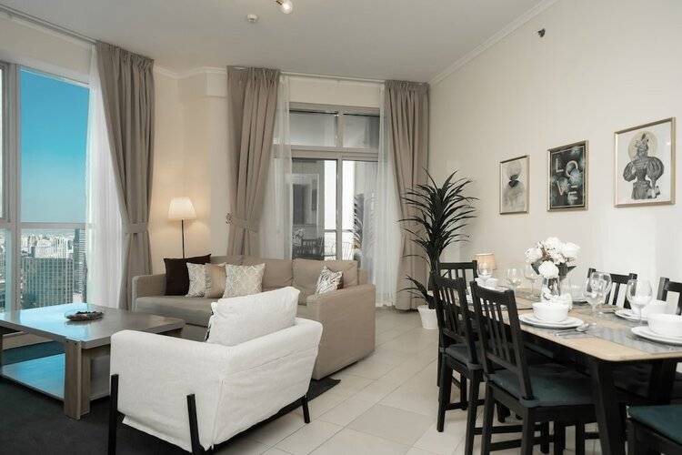 HiGuests - The Marina Torch