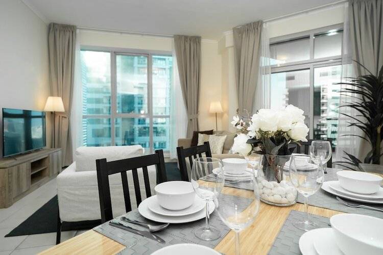 HiGuests - The Marina Torch