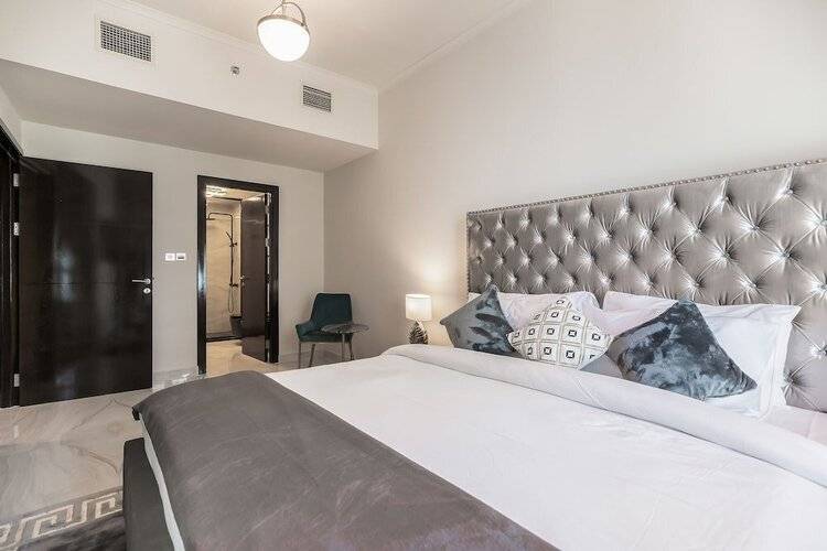 HiGuests - The Marina Torch