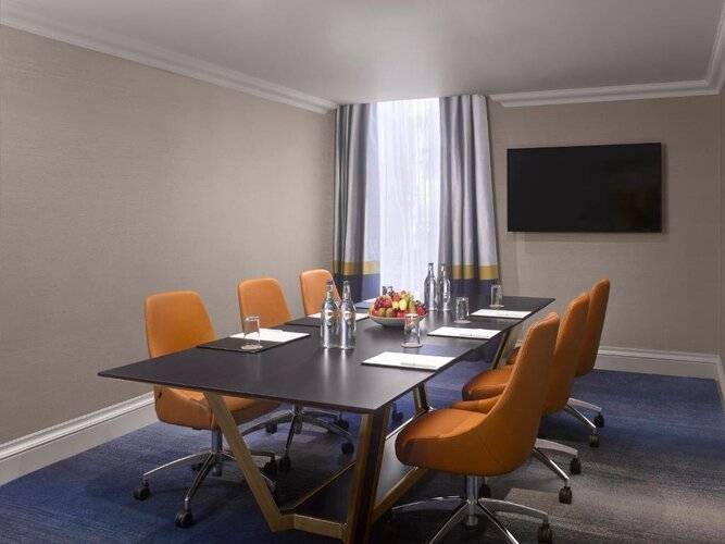 Staybridge Suites Dubai Internet City, An IHGHotel