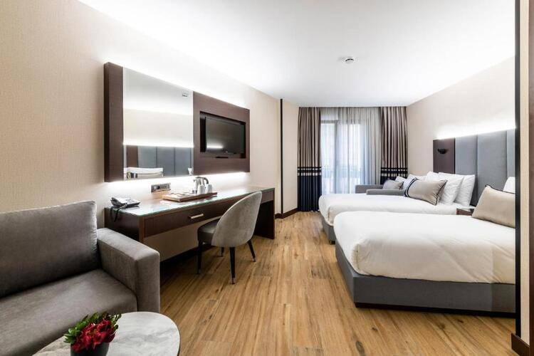 Aprilis Deluxe Hotel