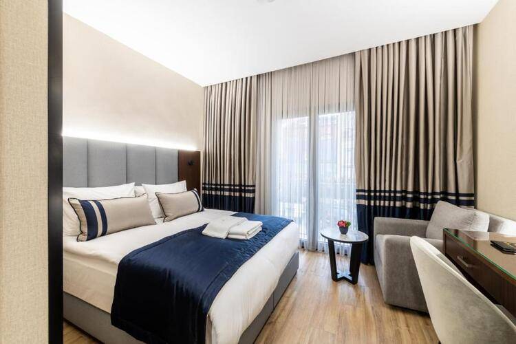 Aprilis Deluxe Hotel