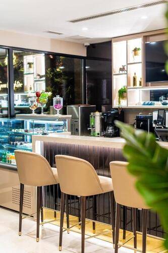 Aprilis Deluxe Hotel