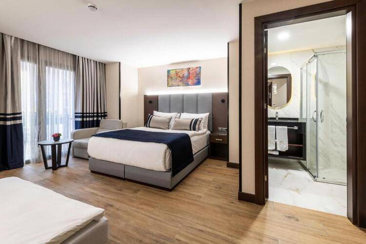 Aprilis Deluxe Hotel
