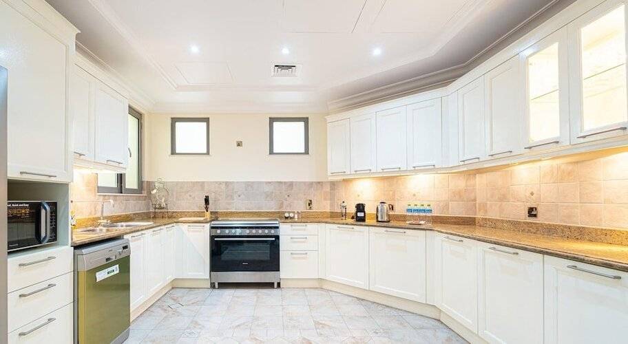 LUX Holiday Home - Frond E 1