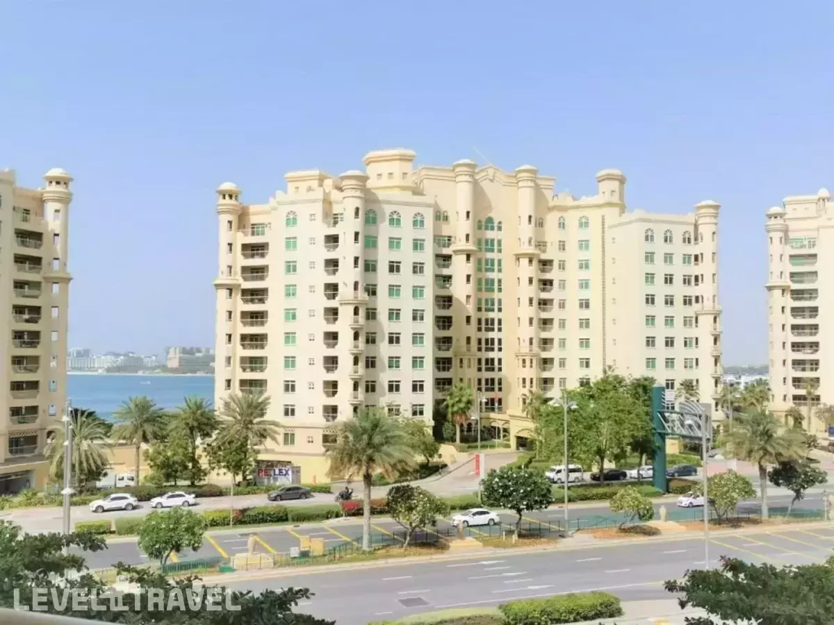 Luxury Stay at the Palm Shoreline Dubai