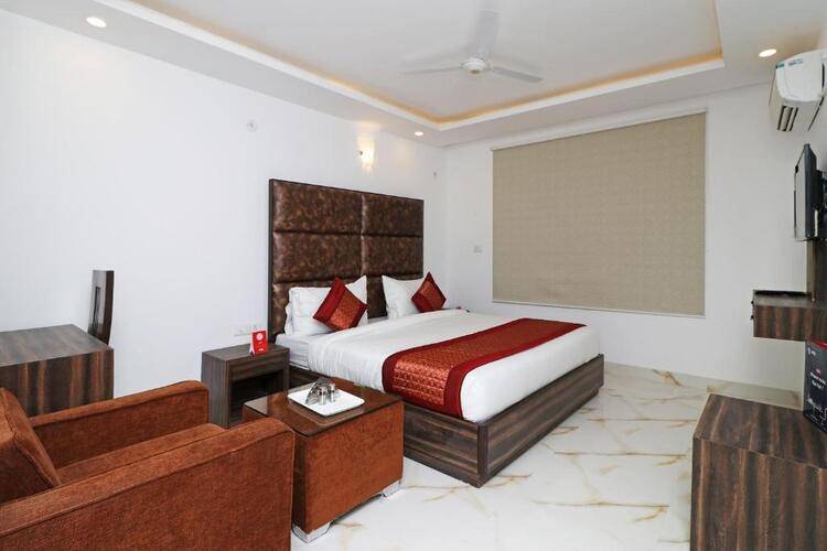 OYO 10274 Hotel Aamara