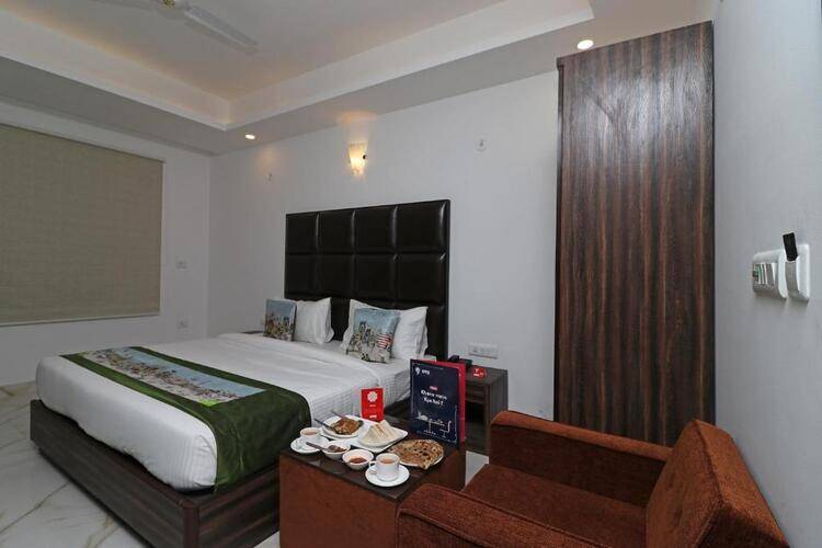 OYO 10274 Hotel Aamara