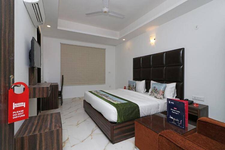 OYO 10274 Hotel Aamara
