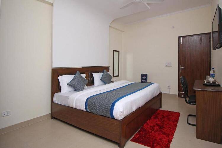 Oyo 9273 Surya Palace