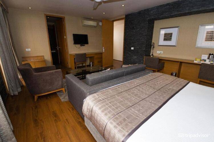 Udman Hotel Panchshila Park