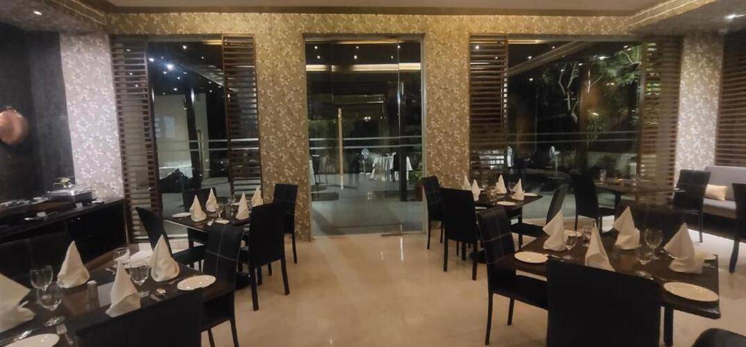 Udman Hotel Panchshila Park
