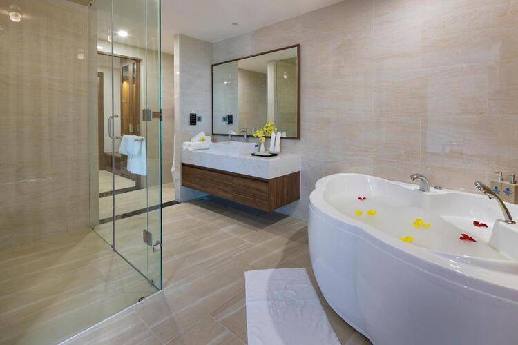 Miracle Luxury Hotel