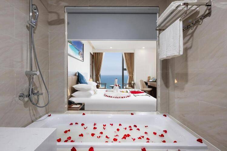 Miracle Luxury Hotel