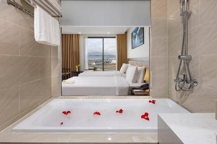 Miracle Luxury Hotel
