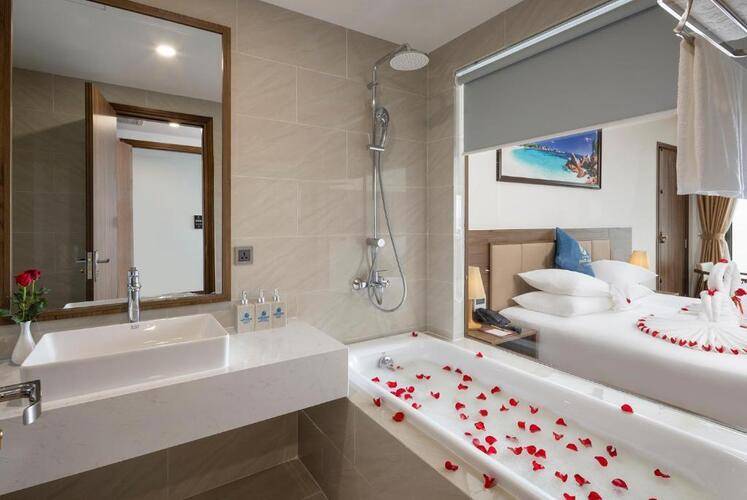 Miracle Luxury Hotel