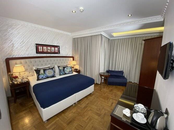 Four Doors Hotel