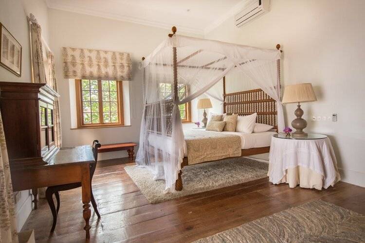 Taru Villas, Rampart Street