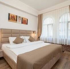 $item['hotel']['name']