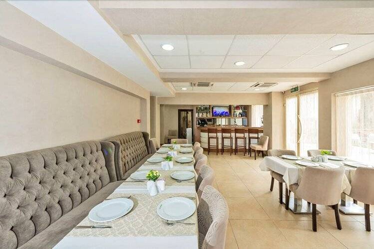 La Garden Hotel