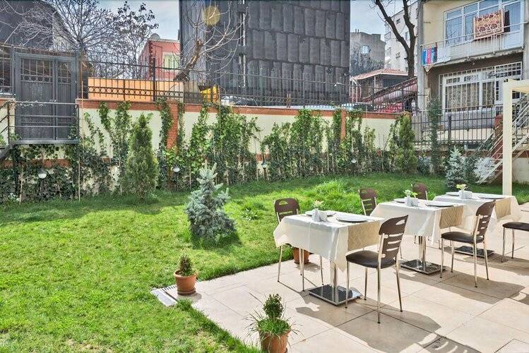 La Garden Hotel