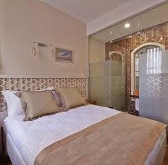 $item['hotel']['name']