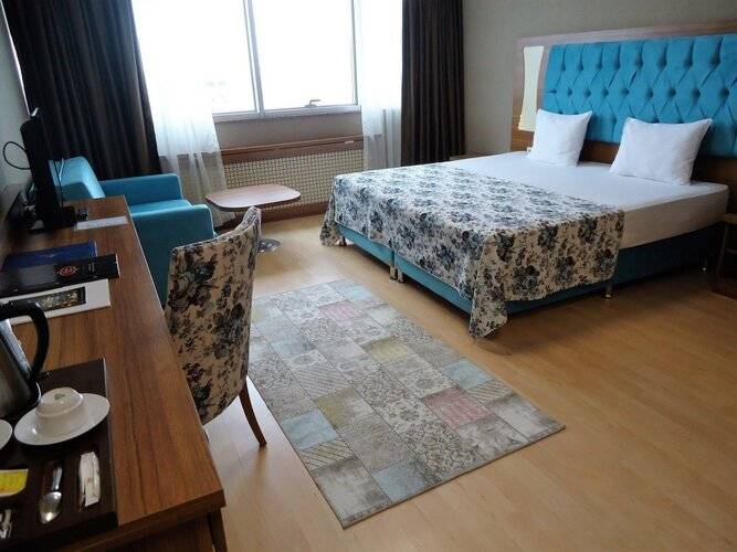 Golden Lounge Hotel