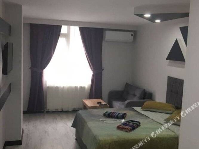 Moon Suit Otel