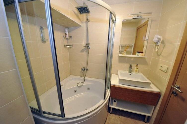 Aiza Suites