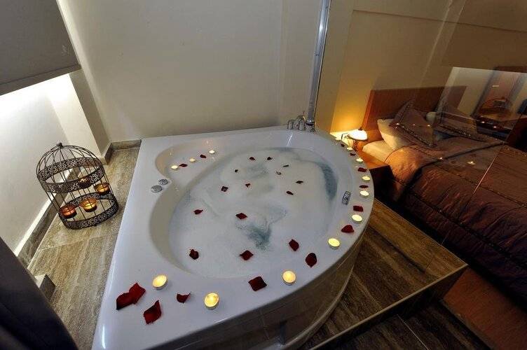 Aiza Suites