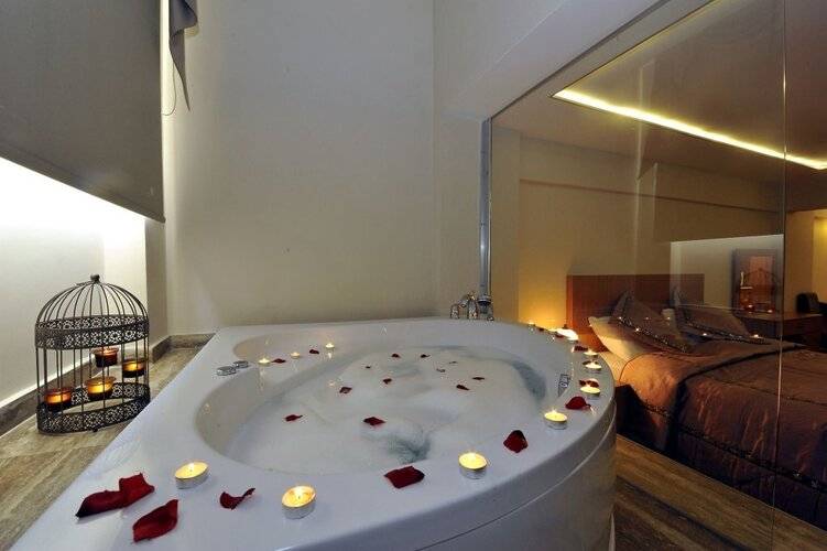 Aiza Suites