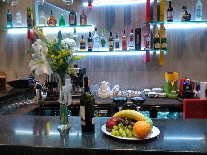 All Inn Hotel