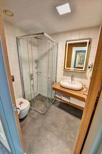 All Inn Hotel