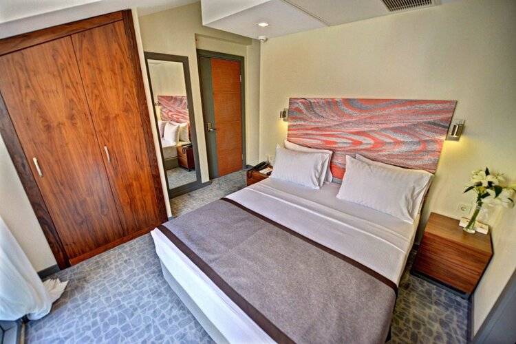 All Inn Hotel