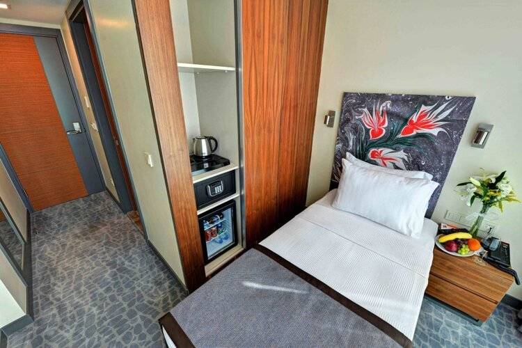 All Inn Hotel