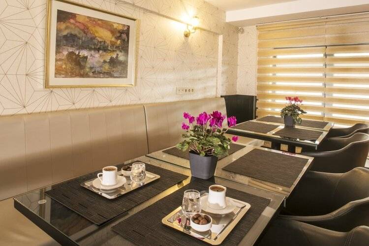 Elm Suite Hotel