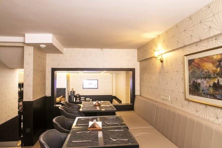 Elm Suite Hotel