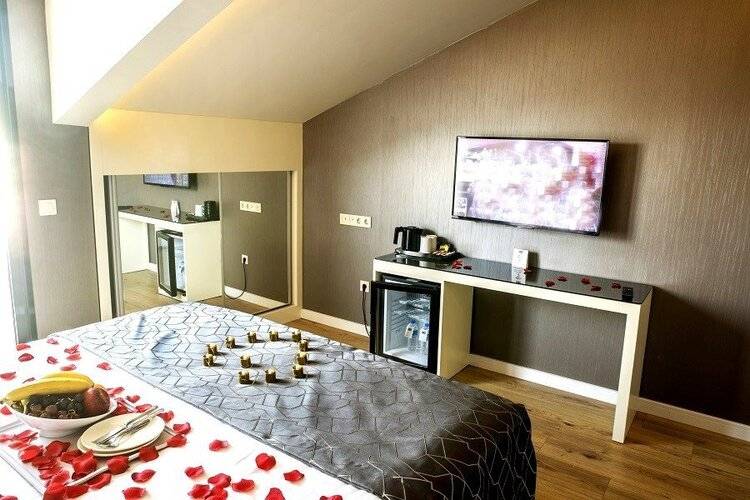 Elm Suite Hotel