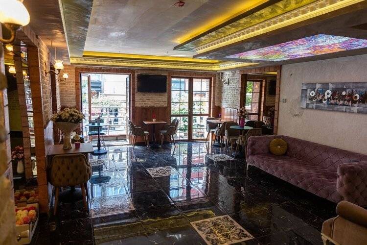 Royal Garden Suite Hotel