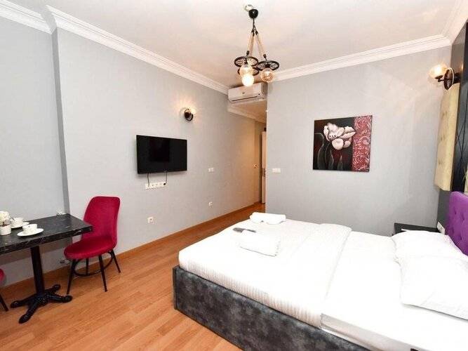 Royal Garden Suite Hotel