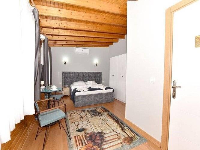 Royal Garden Suite Hotel