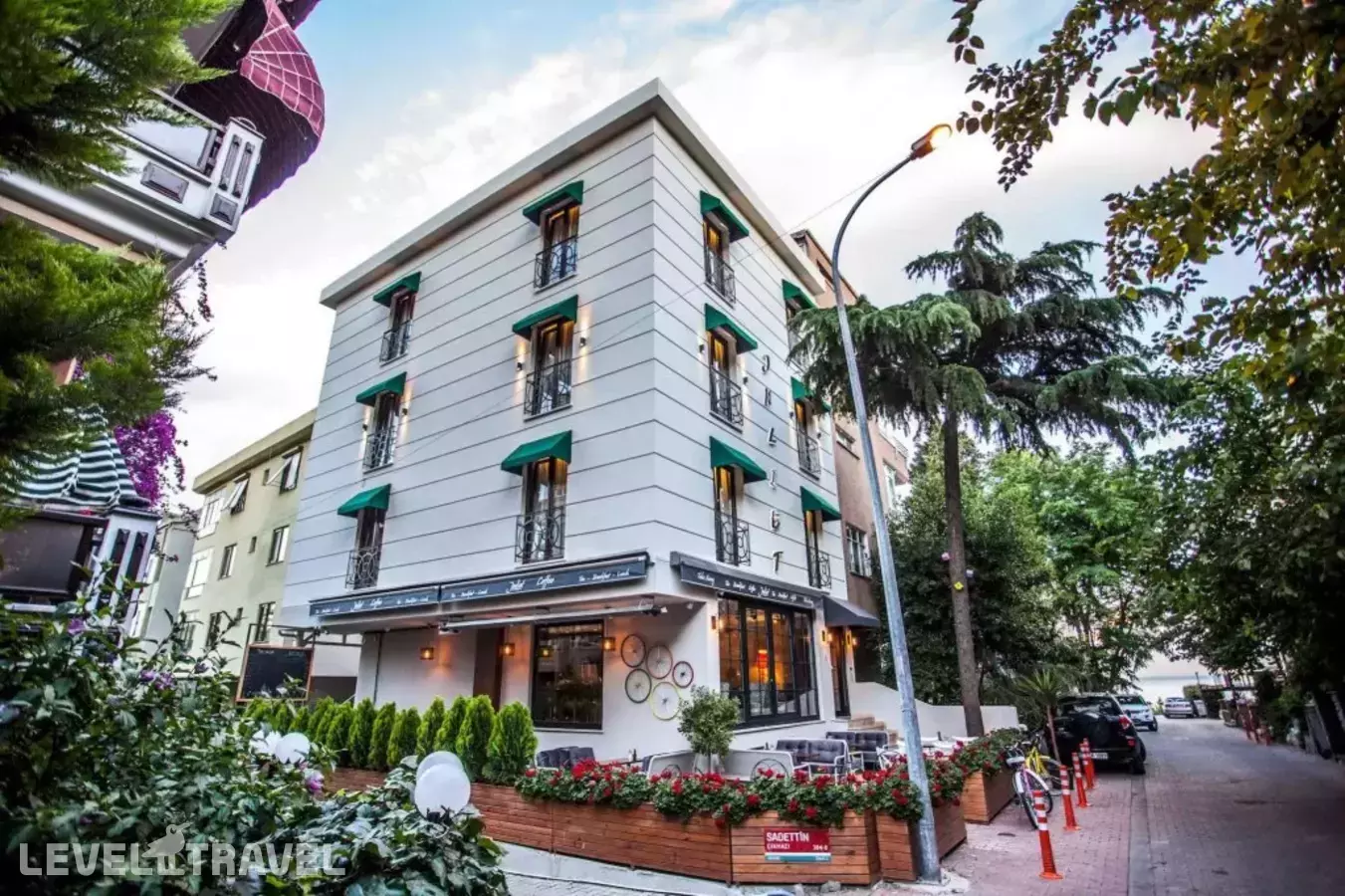 Juliet Rooms & Kitchen