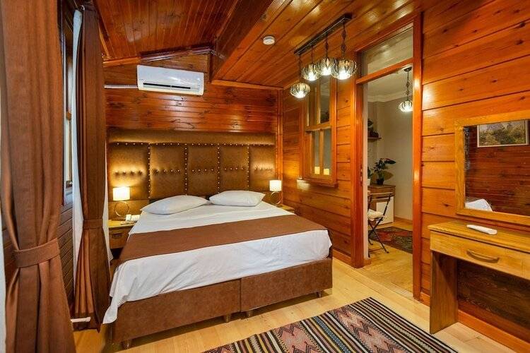 Wonder Wood Hotel